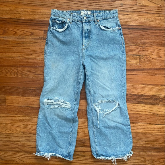 We The Free. Cropped, Lightwash Boyfriend Jeans. Distressed, Casual. Size 29. - Picture 4 of 7